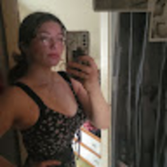 Meet your Posher, Julia - Picture 1 of 1